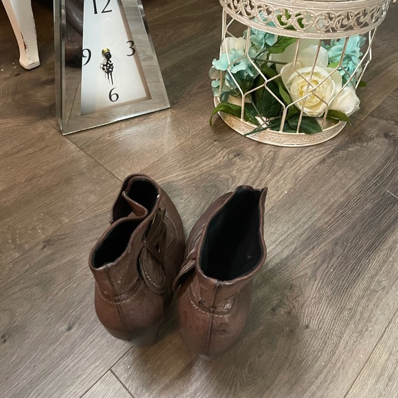 Cute high heeled booties - Picture 3 of 3